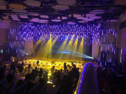 一禾科技專業(yè)舞臺(tái)燈光音響系統(tǒng)解決方案，打造完美視聽體驗(yàn)！